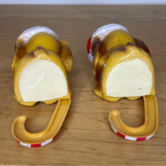 Vintage Christmas Dogs Plastic Mantle Stocking Holder Set Of 2 Candy Cane - Picture 8 of 16